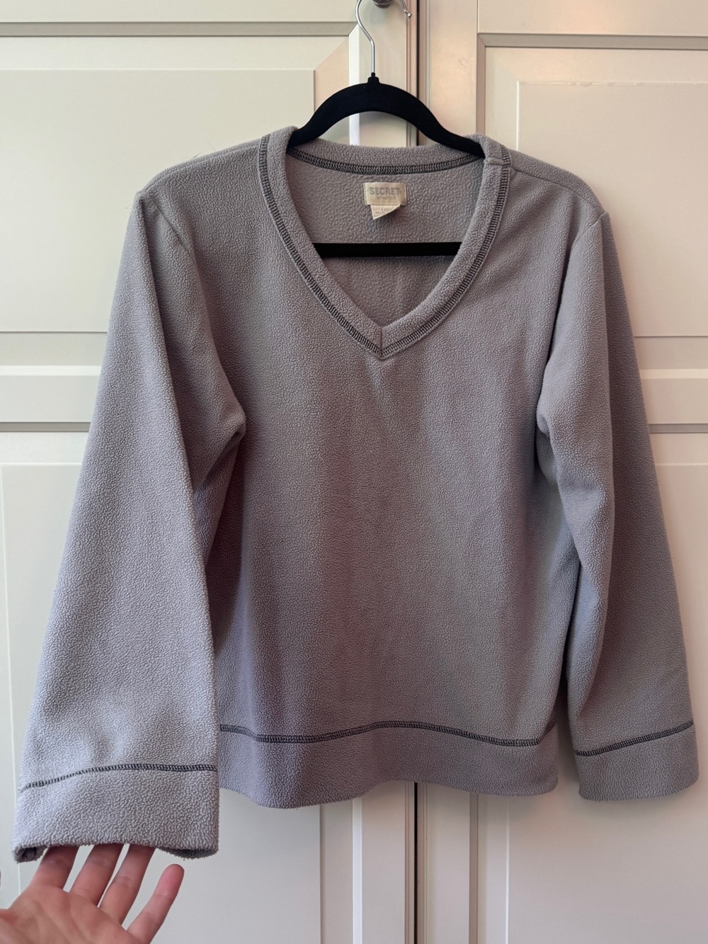 Light Gray V-Neck Women's Sweater - Undetermined Brand